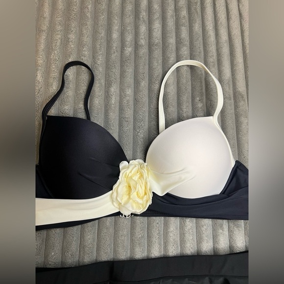 Chic Black and Cream Bikini Set with High-Waisted Bottoms - Picture 3 of 5